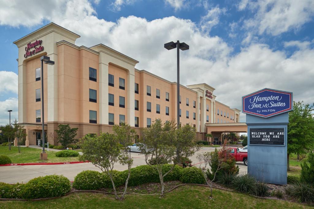 Hampton Inn & Suites Waco-South Main image 2